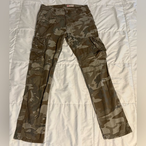 Men's Wrangler Camouflage Cargo Pants size 30x32 - Picture 1 of 4